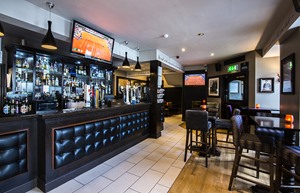 Golf inn bar