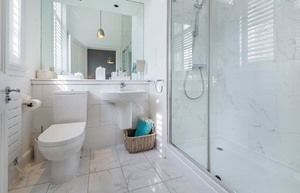 Luxury Apartment Bathroom 1